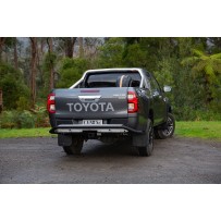 Pare-chocs arrière SUMMIT RAW Hilux 2020+ avec capteurs et attelage